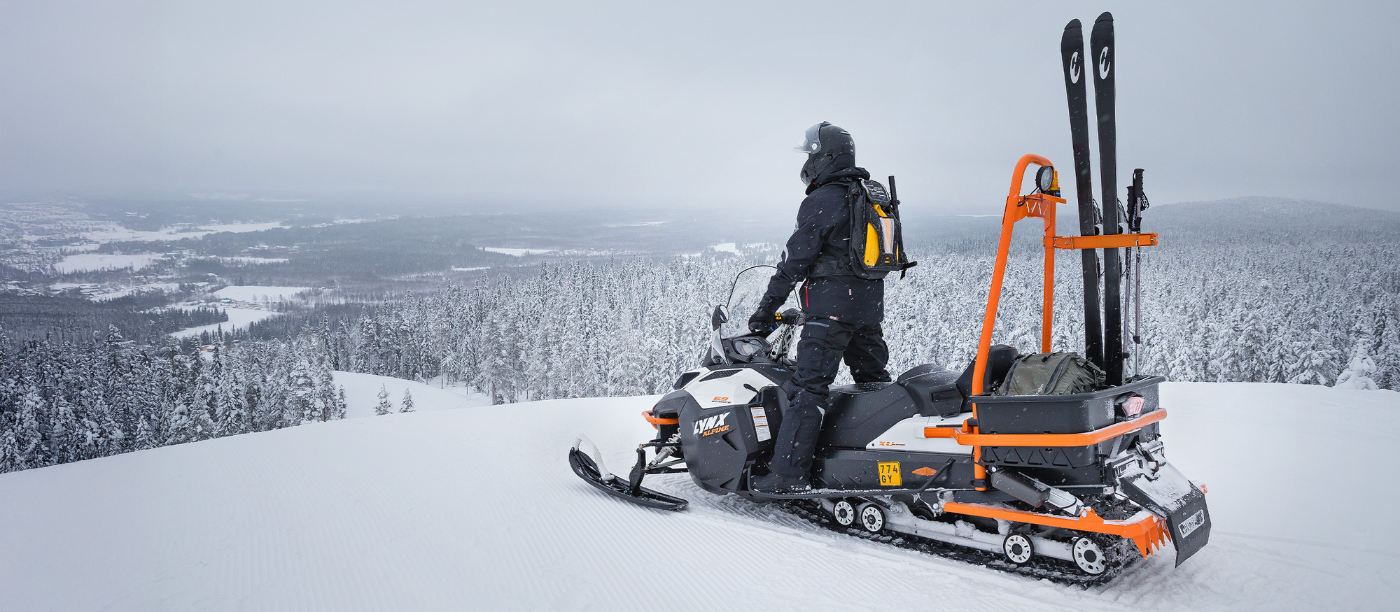 Wir l(i)eben den Winter Ski-Doo auf Schnee.